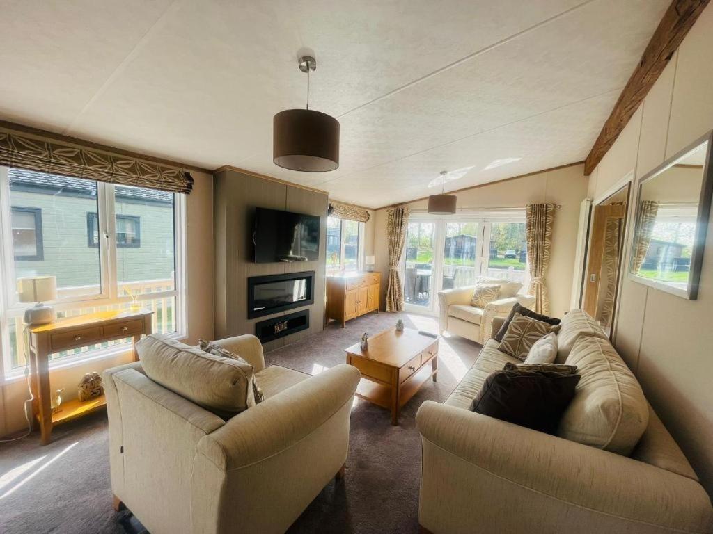 Rosie'S Rest With Hot Tub Villa Barmby on the Moor Exterior photo