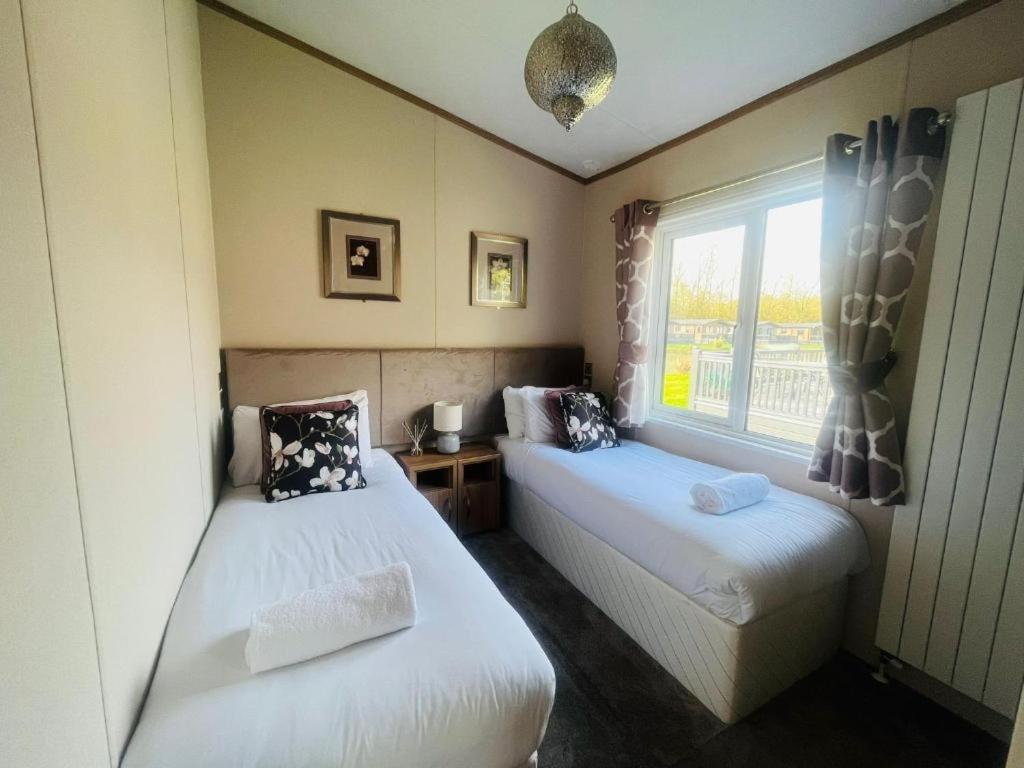 Rosie'S Rest With Hot Tub Villa Barmby on the Moor Exterior photo