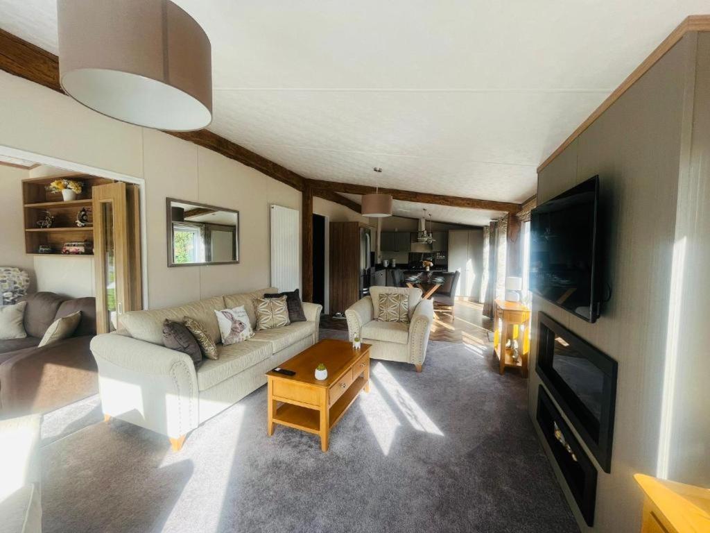 Rosie'S Rest With Hot Tub Villa Barmby on the Moor Exterior photo