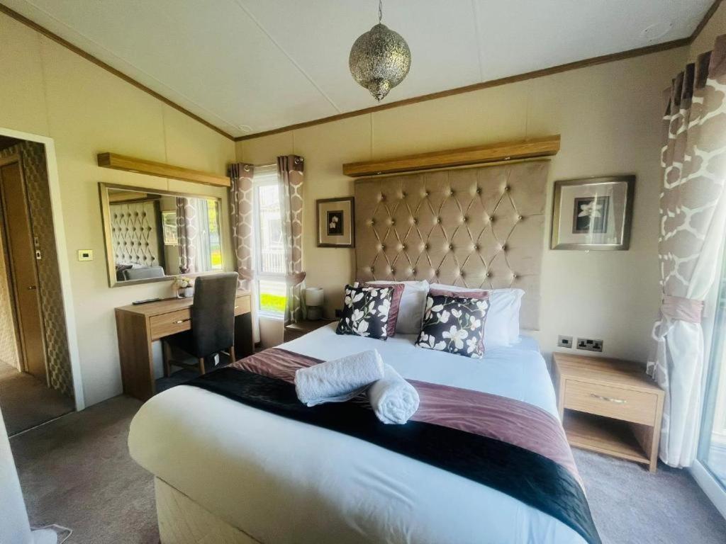 Rosie'S Rest With Hot Tub Villa Barmby on the Moor Exterior photo