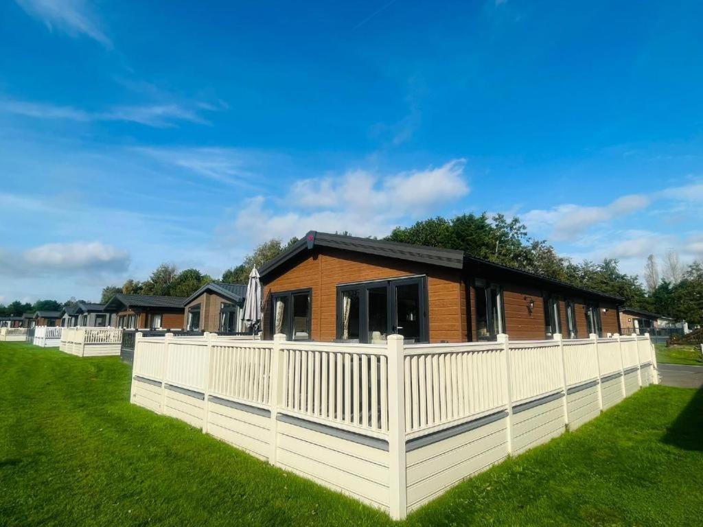 Rosie'S Rest With Hot Tub Villa Barmby on the Moor Exterior photo
